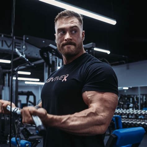 “My Parents Got in Line”: Bodybuilding Icon Chris Bumstead。